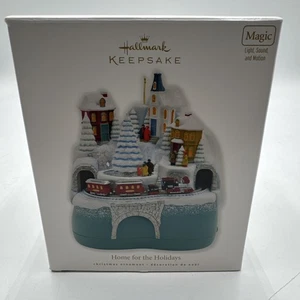 Hallmark Keepsake 2010 Casa Per Le Vacanze Magica Luce Suono Movimento - Foto 1 di 12