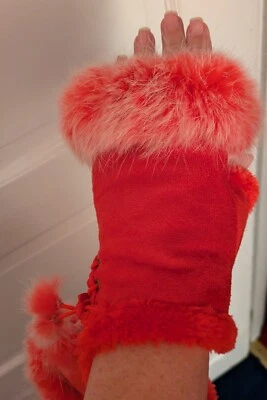 Guantes sin dedos de gamuza sintética con ribete de piel de conejo genuinos con cordones para mujer Foto 1 de 4