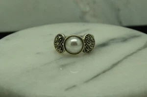 925 STERLING SILVER ROUND IMITATION PEARL RING BAND W/ MARCASITE SZ 6.75 #B5709 - Picture 1 of 6