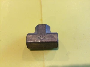 NEW UNBRANDED (SWAGELOK B-4-T equivalent) 1/4" FNPT Brass Pipe TEE Fitting - Picture 1 of 3