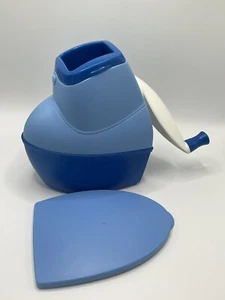 TUPPERWARE Mahl-Chef Käse-Mühle Cheese Mill Käse-Reibe Frischedeckel Blau - Bild 1 von 4