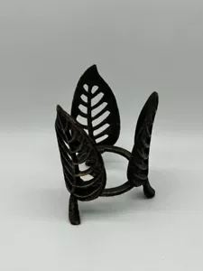 Candelabro de luz redonda de hierro fundido bronceado - Diseño de 3 hojas - Imagen 1 de 7