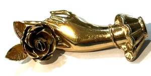 Vintage Coro Brosche elegante Hand haltende Rose 50er Jahre signiert goldfarben kultige Anstecknadel LoL - Bild 1 von 3
