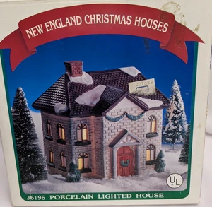 Vintage Kurt S. Adler ""New England Natale Case"" J6196 Casa illuminata in porcellana - Foto 1 di 7