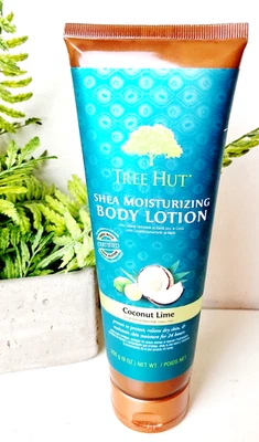 Loción corporal hidratante de manteca de karité con aroma a lima y coco de Tree Hut 9 oz Foto 1 de 4