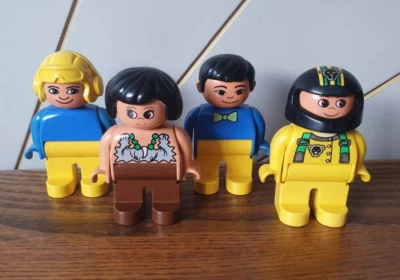 CAVE WOMAN man with bowitie ++ spare parts LEGO DUPLO vintage minifigure bundle - Image 1 of 3