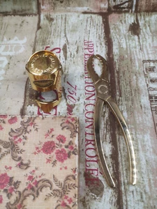 set, tappo e pinze per tappi champagne francese vintage Perrier Jouet. - Foto 1 di 6