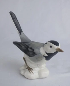 Statuetta vintage anni '70 Goebel in porcellana con piede bianco a coda di rondine - Germania Ovest - Foto 1 di 5