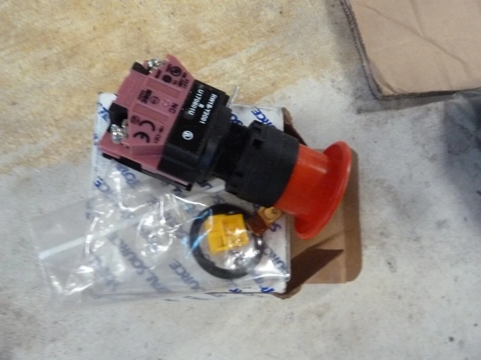 IDEC 1307602-001 HW1B-Y2C01-R  40mm Red Push-Pull Emergency Switch - Image 1 of 1