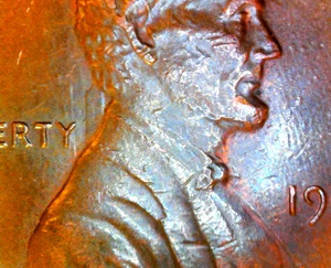 1983p Lincoln cent w/ heavy die clash behind his neck - Picture 1 of 10