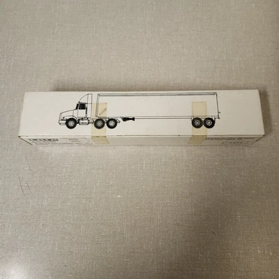 Barras de caramelo Ertl 1/64th Heath WhiteGMC aeroconvencionales con remolque hechas en 1992 Foto 1 de 4