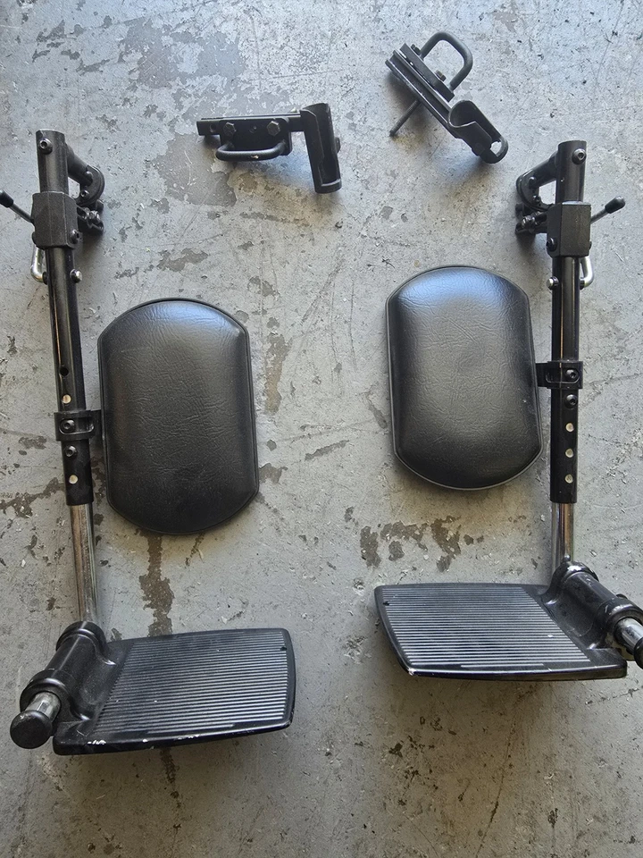 Wheel Chair elevating foot rest for legs with mounting brackets & bolts included - Image 1 of 4