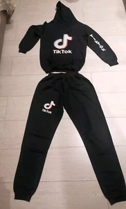 ⭐BOYS TİK TOK THEMED JOGGER 2 PCE SET *VGC* - Picture 1 of 8