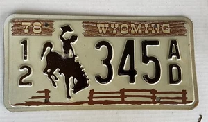 WYOMING 1978 License Plate 12 345 AD Bucking Bronco Vintage New Old Stock - Picture 1 of 2