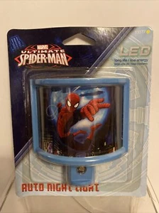 Marvel Ultimate Spider-Man LED Night Light, Curved Shade, Dusk to Dawn Sensor - Picture 1 of 3