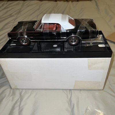 Highway 61 масштаб 1:18 литой -1967 Oldsmobile 4-4-2 кабриолет - черный T80 - Изображение 1 из 4