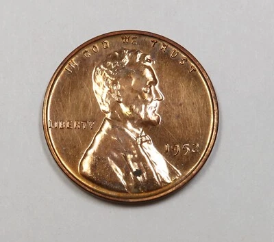 1952 P  -  Lincoln Wheat Penny Cent - 1c US Coin - Hairline Scratches #40596 - Image 1 of 2