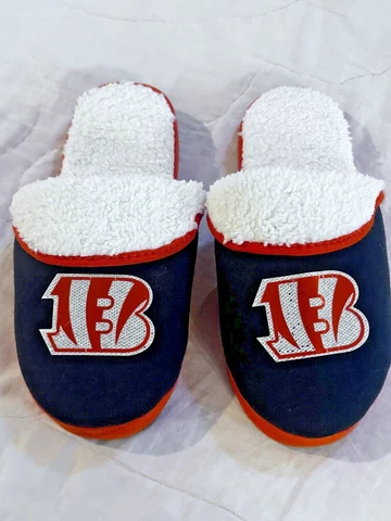 NFL Cincinnati Bengals Team Jersey Indoor Slippers ~ Size MED (7-8) Cover