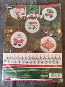 Neu in Verpackung 2015 Plaid Bucilla 30-Weihnachten Mini Ornamente gezählt Kreuzstich Kit #86672 - Bild 1 von 6