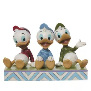 Jim Shore Disney Traditions Huey, Dewey & Louie sitzende Figur 6011933 - Bild 1 von 5