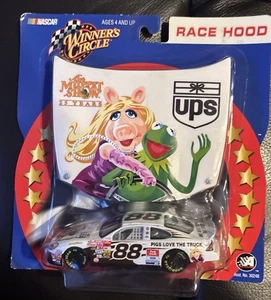 Dale Jarrett UPS Muppets Motorhaube und Auto 1:43 - Bild 1 von 2