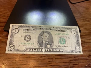 Billete de cinco dólares de la Reserva Federal 1985 de 5 dólares - error de pliegue de canal - Imagen 1 de 7