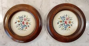 Par de placas de pared florales de metal con marco de madera Sears Roebuck & Co años 70 redondas EE. UU. 7" - Imagen 1 de 6