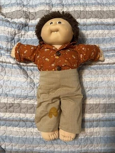 Muñeca Cabbage Patch Kid 1978 1982 pelo castaño ojos diente de colección 17” KT - Imagen 1 de 23