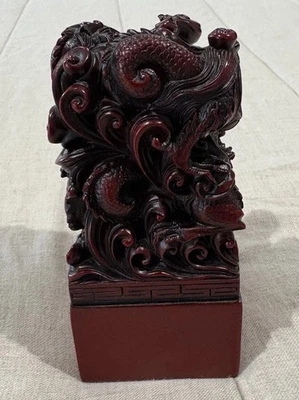 Estátua de dragão antiga de porcelana esculpida em madeira com suporte - Imagem 1 de 4