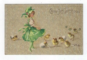 Postal de Pascua 1910 niña vestida de verde bailando con polluelos - publicada - Imagen 1 de 2