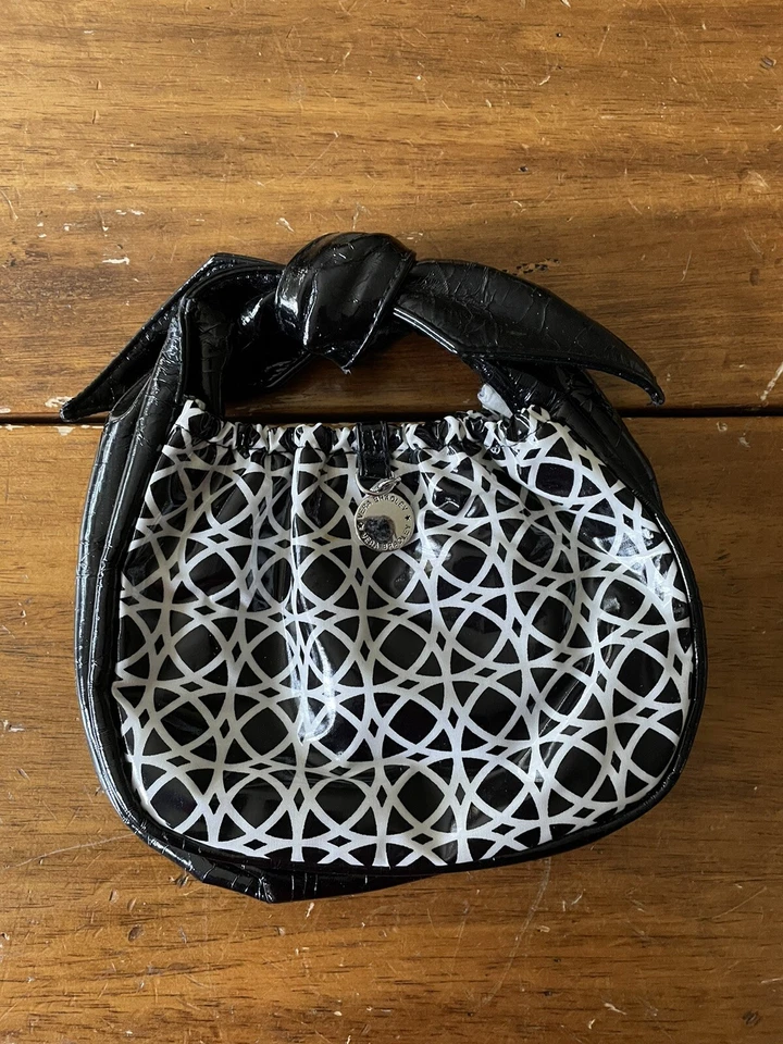 Vera Bradley Volantes Tippy Tie Bolso de Mano Cartera Bolso sin asas Negro Blanco Patente Foto 1 de 4