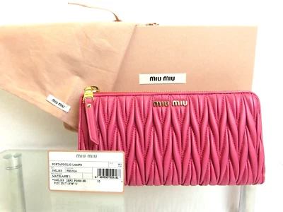 NOVA CARTEIRA CONTINENTAL MIU MIU ROSA PEÔNIA MATELASSÊ LUX COURO ZÍPER OURO LOGOTIPO - Imagem 1 de 4