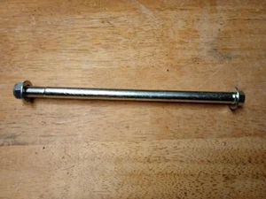 Honda C50 C70 C90 Cub bullone asse posteriore e mandrino dado di bloccaggio 12 mm x 220 mm - Foto 1 di 3