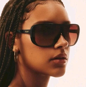 Gafas de sol Quay para mujer escenario central negras envolventes de aviador lentes grandes lentes ámbar - Imagen 1 de 10