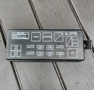1990-95 TOYOTA 4Runner/Pickup Under Hood Fuse Relay Box Lid OEM 82661-35350 USED - Picture 1 of 6