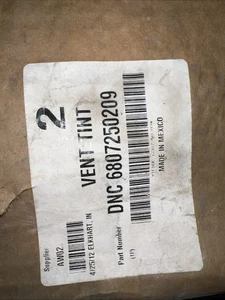 Vidrio tintado para ventana de ventilación Freightliner DNC-6807250209 - Imagen 1 de 4