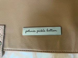Neuer Petunia Pickle Bottom Rucksack Wickeltasche. Mehrere Fächer. - Bild 1 von 9