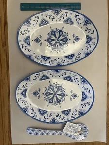 Le Cadeaux 2er Set Marokkanisch Blau Melamin Platten 15" Servierbesteck Oval Weiß - Bild 1 von 8