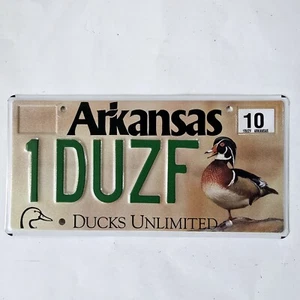 ARKANSAS DUCKS UNLIMITED LICENSE PLATE 🔥FREE📬🔥 1DUZF ~ VG+ SPECIALTY GRAPHIC - Picture 1 of 4