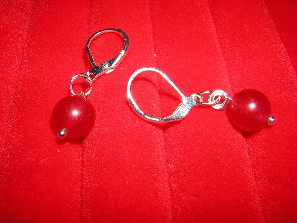 Ohrringe versilbert mit roter Jadekugel 8 mm gefertigt Handarbeit - Bild 1 von 1