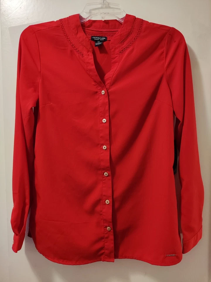 U.S Polo Assn. Blusa roja de manga larga con botones para mujer talla XS. P-T-P: 18 pulgadas Foto 1 de 3