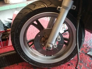 Peugeot Kisbee 50 Zweitakt 2019 Vorderrad komplett - Bild 1 von 4