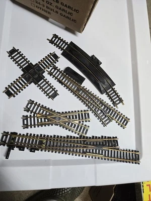 Atlas  Track HO Train Track Lot of 5 Pieces Crossovers, Rt/Le Turnouts, Ternimal - Image 1 of 4