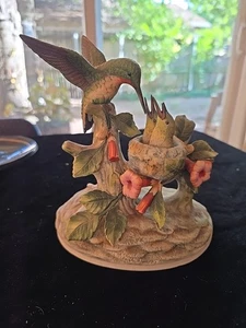 Andrea Sadek Rubino Gola Colibrì Nutrire Pulcini Statuina Giappone Porcellana - Foto 1 di 11