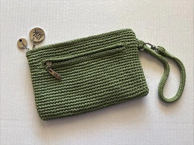 THE SAK-Verde Cremallera “Vita” Muñequera Bolso sin asas Cartera Ganchillo Nuevo sin etiquetas Precio de venta sugerido por el fabricante $49 Foto 1 de 4