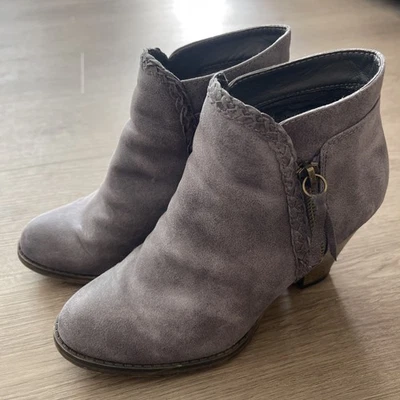 Mia 女式踝靴,带拉链深灰色,素食人造皮革,尺寸 6.5  — 第 1/4 张图片