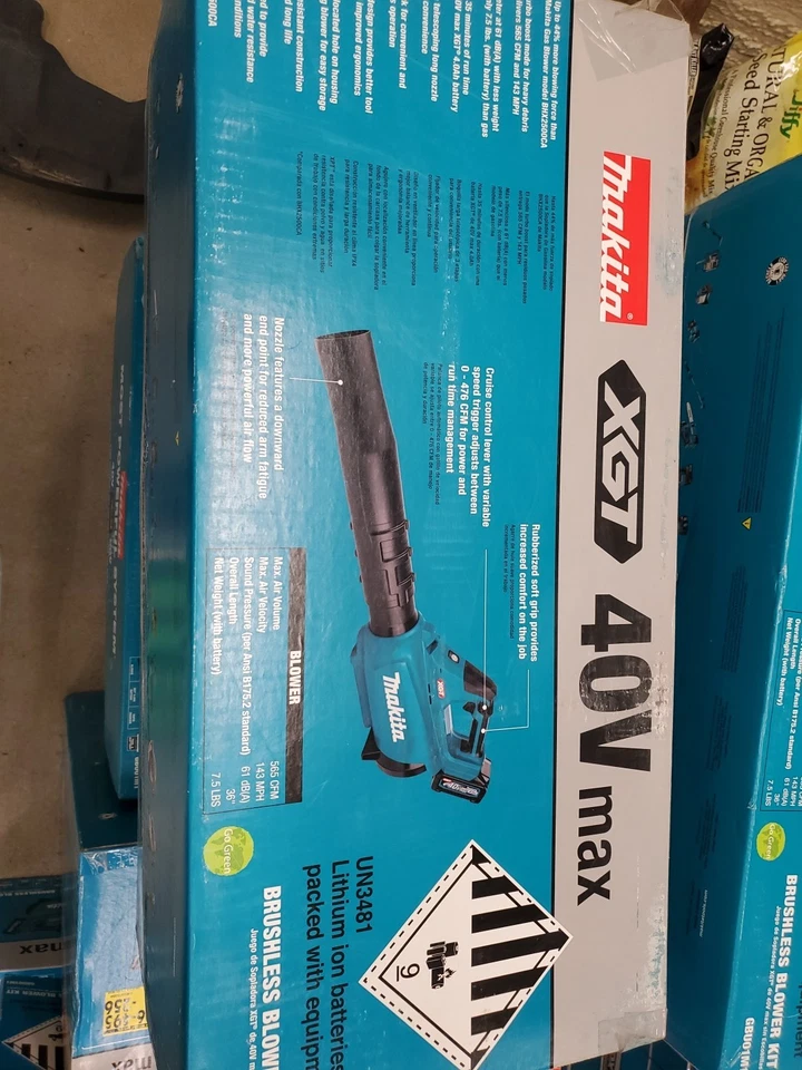 Soplador de hojas portátil Makita GBU01Z - negro/verde Foto 1 de 1