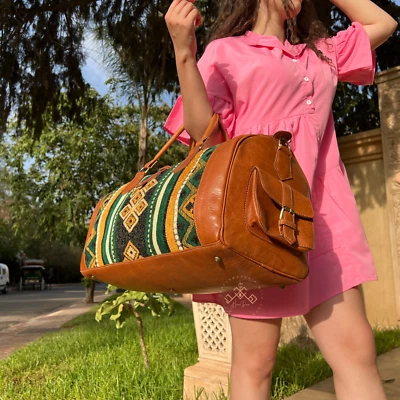 Bolso de fin de semana de cuero alfombra verde estilo marroquí - Bolso de cuero de viaje hecho a mano Foto 1 de 4