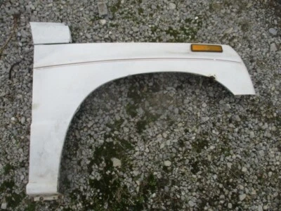 1993 Tracker RH Fender WHITE 89-98 - Image 1 of 4