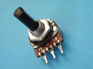20mm Single Gang Potentiometer Splined Shaft 1/4" D Flat PCB 4M7 Lin 10g Z087 - Picture 1 of 5
